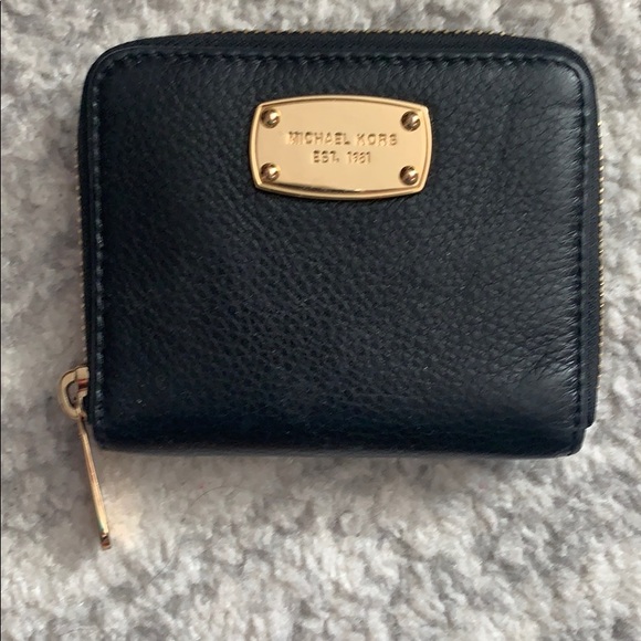 Michael Kors Handbags - Michael Kors zipper wallet